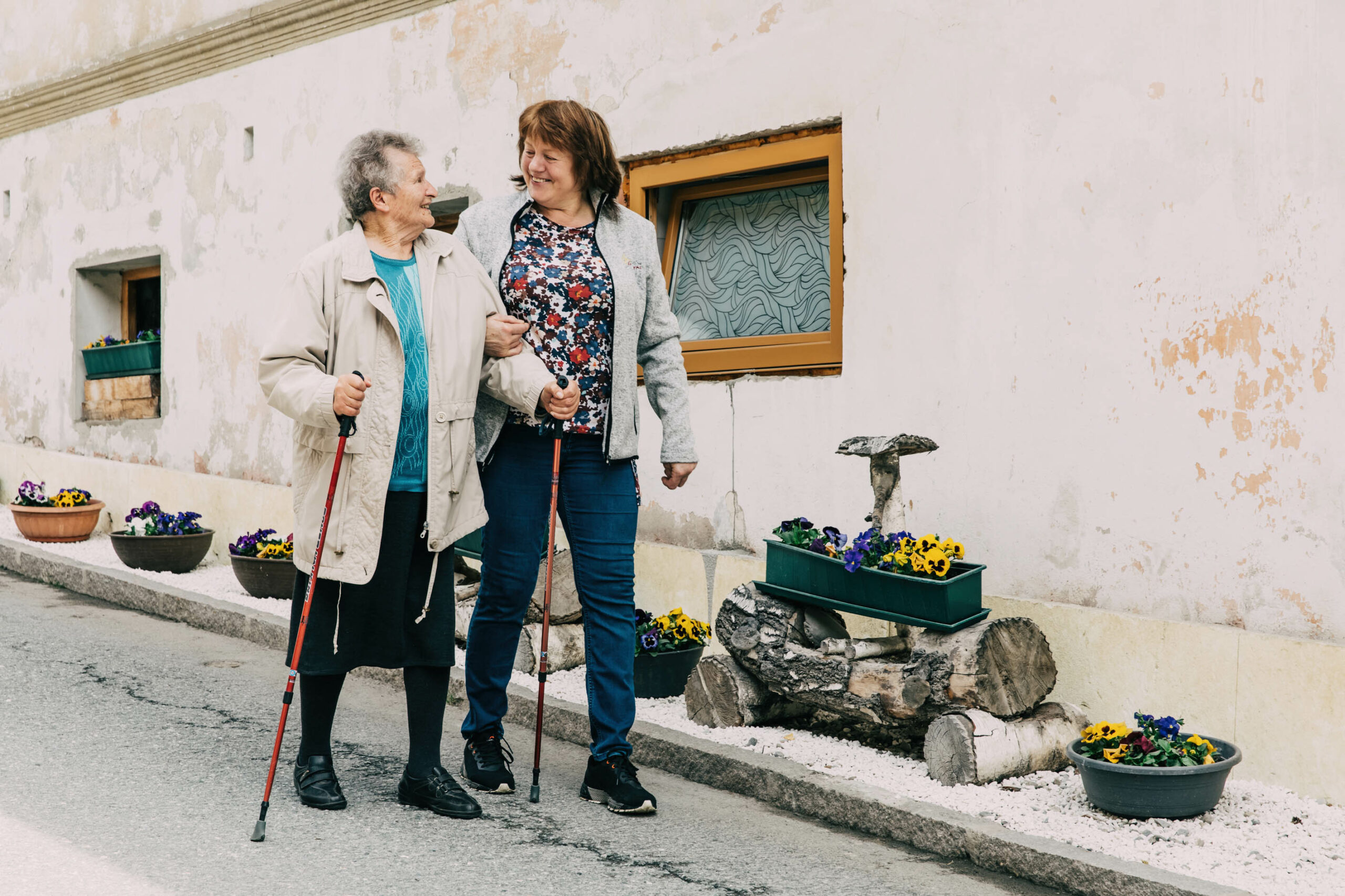 Pflegende Angehörige – die stillen Heldinnen und Helden im Alltag zu Hause.